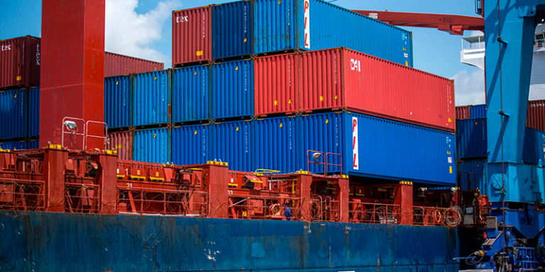 ¿Qué son las operaciones triangulares en el comercio exterior?